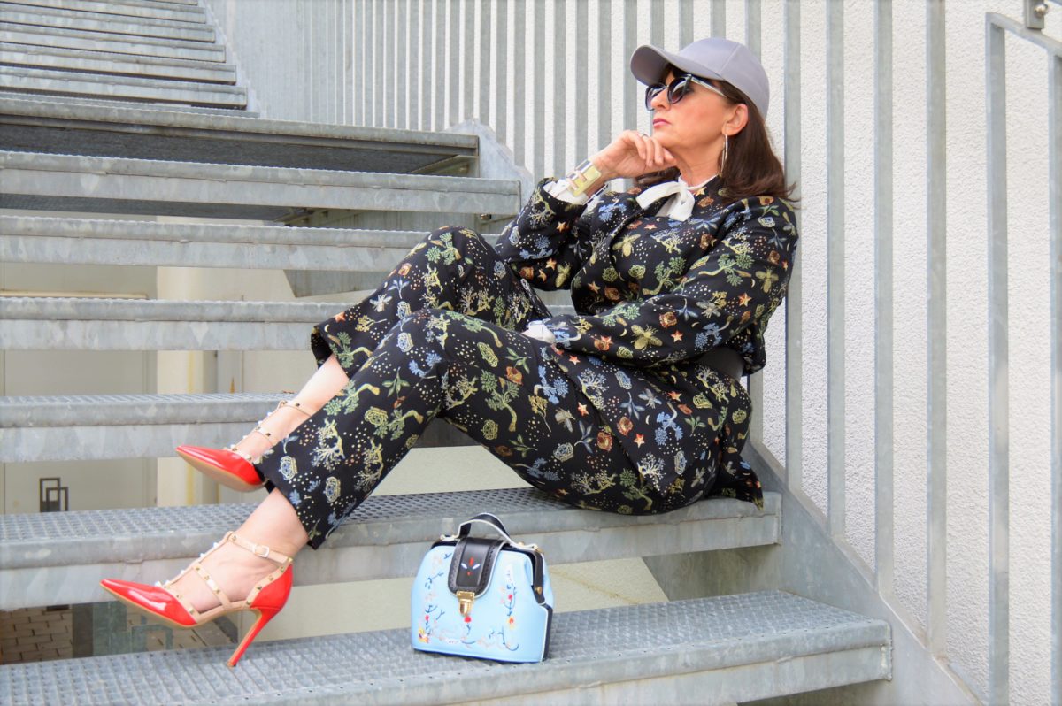 Fashion over 50 - Hosenanzug im Streetstyle - Martina Berg - Lady 50plus