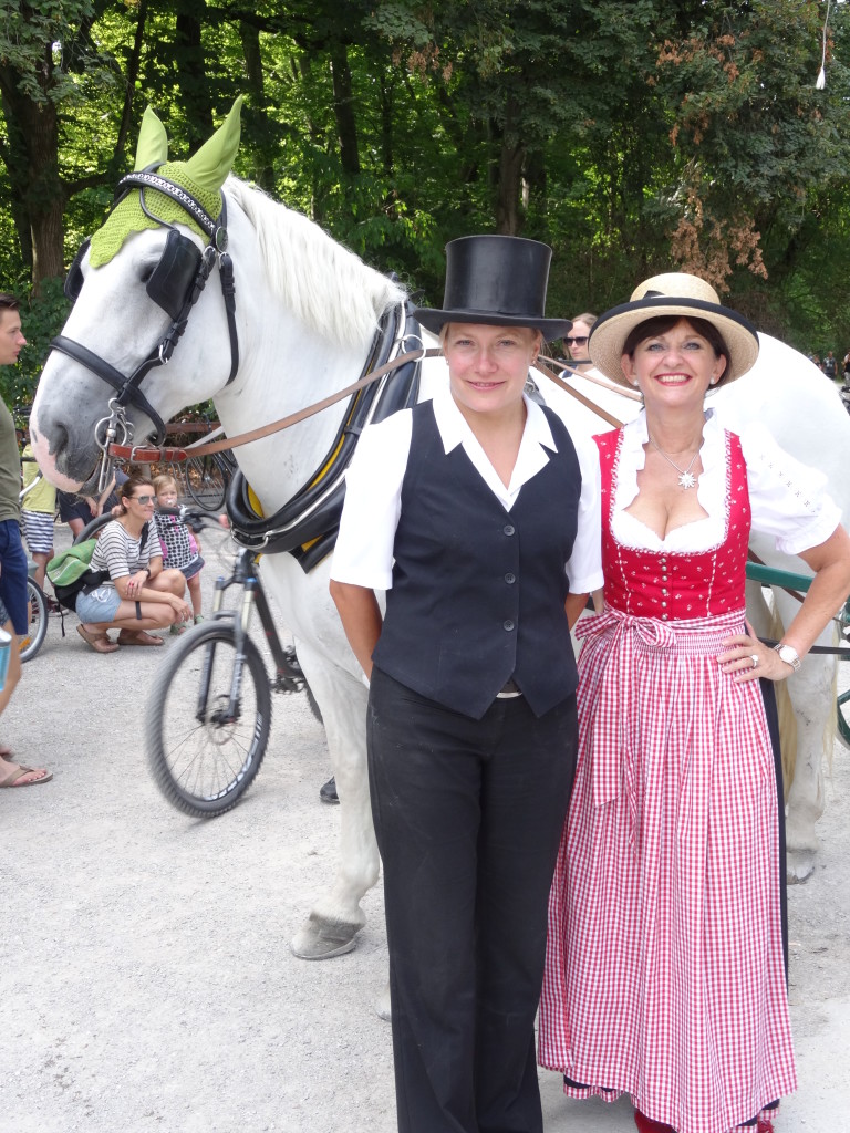 Martina Berg - Lady 50plus im Dirndl