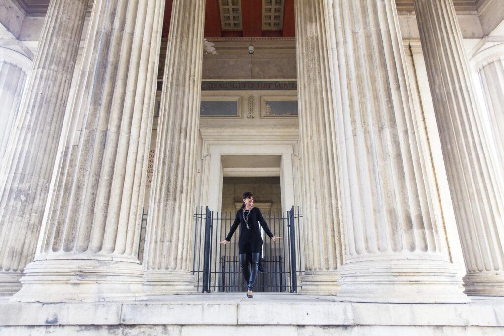 Black-Outfit-Säulen3