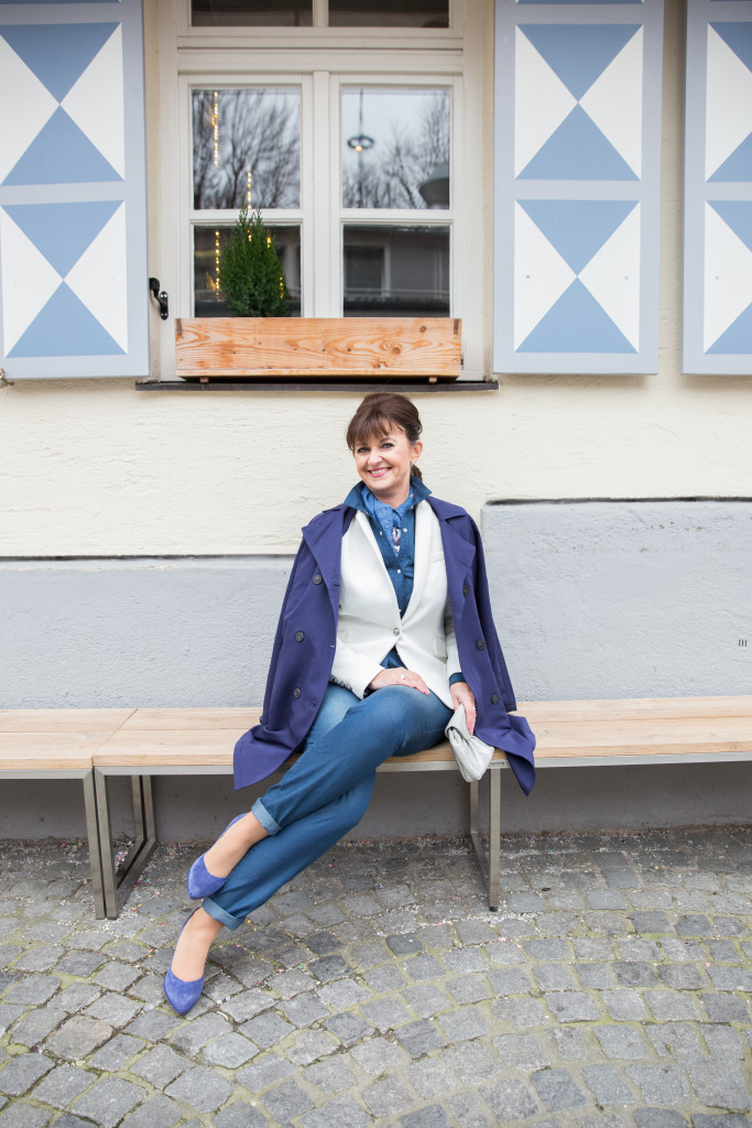 Helene-Fischer-Jumpsuit-Blazer-weiß-blau