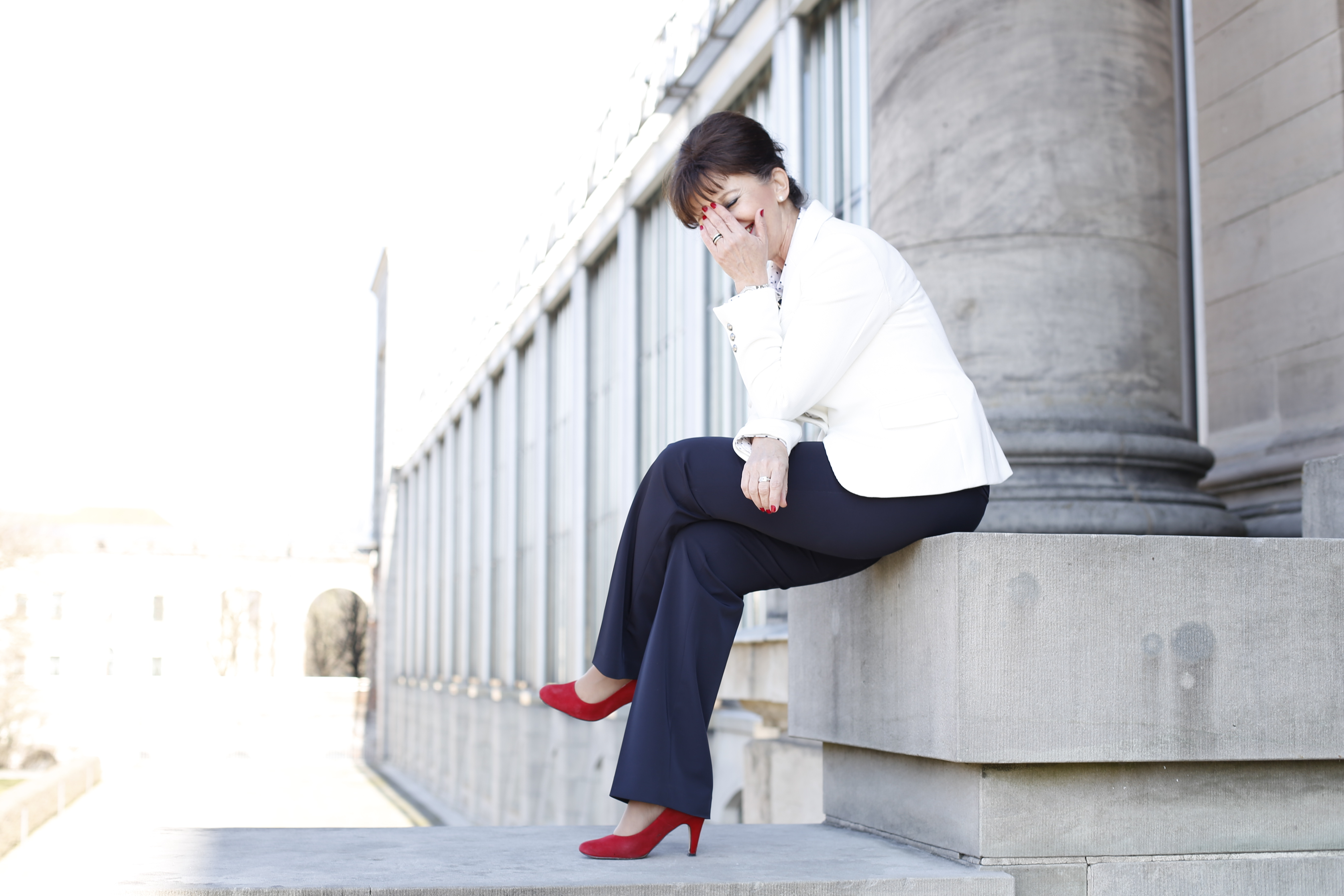 Business Look - sitzend - weiß blau - l