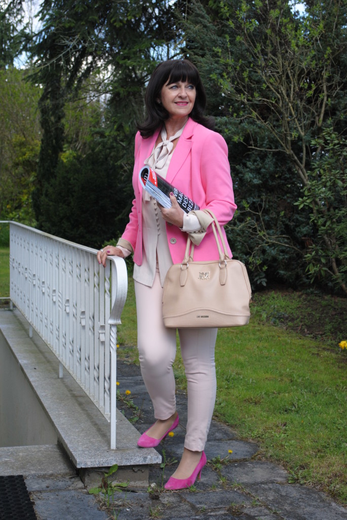 Monochromer Look mit Blazer