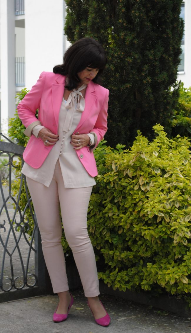Rose Quartz mit Blazer