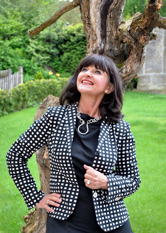 Black & White - Blazer mit Kette