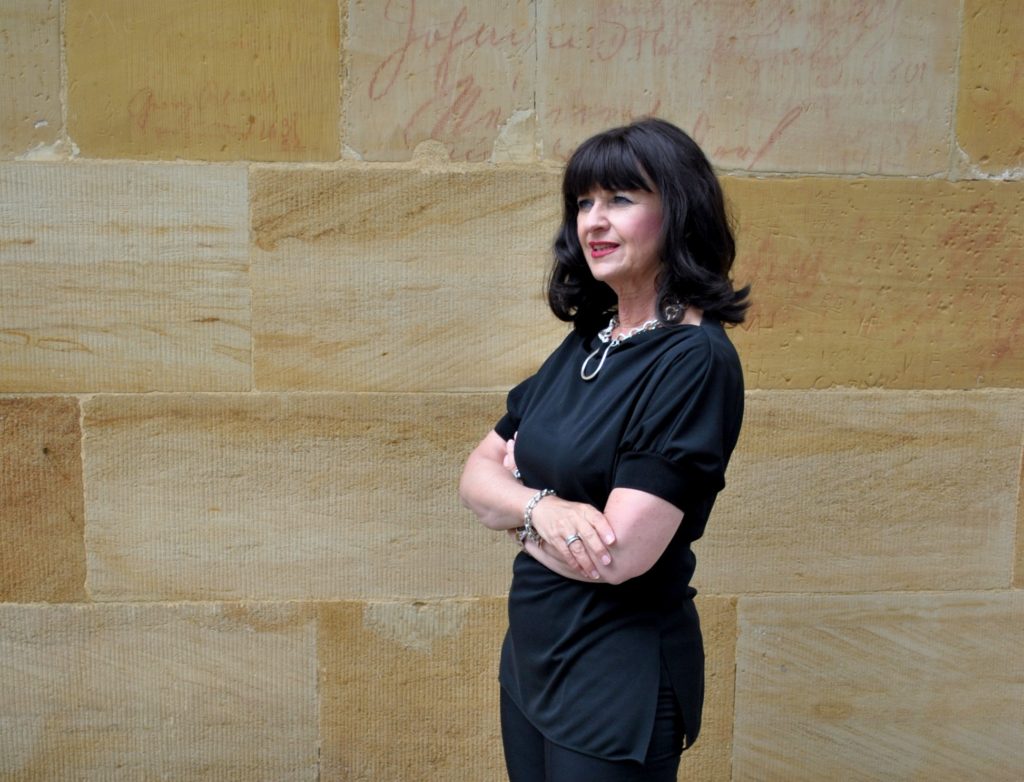 Black & White mit schwarzem Pulli