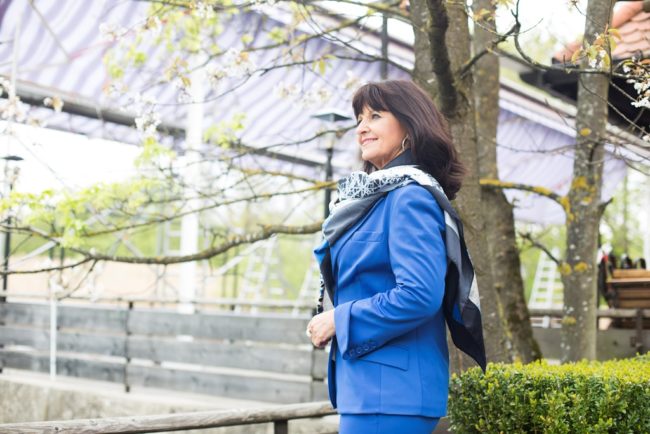 Blauer Blazer mit Tuch - I