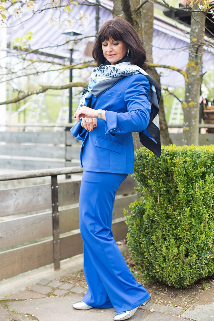 Blauer Hosenanzug - Look in Blue - I