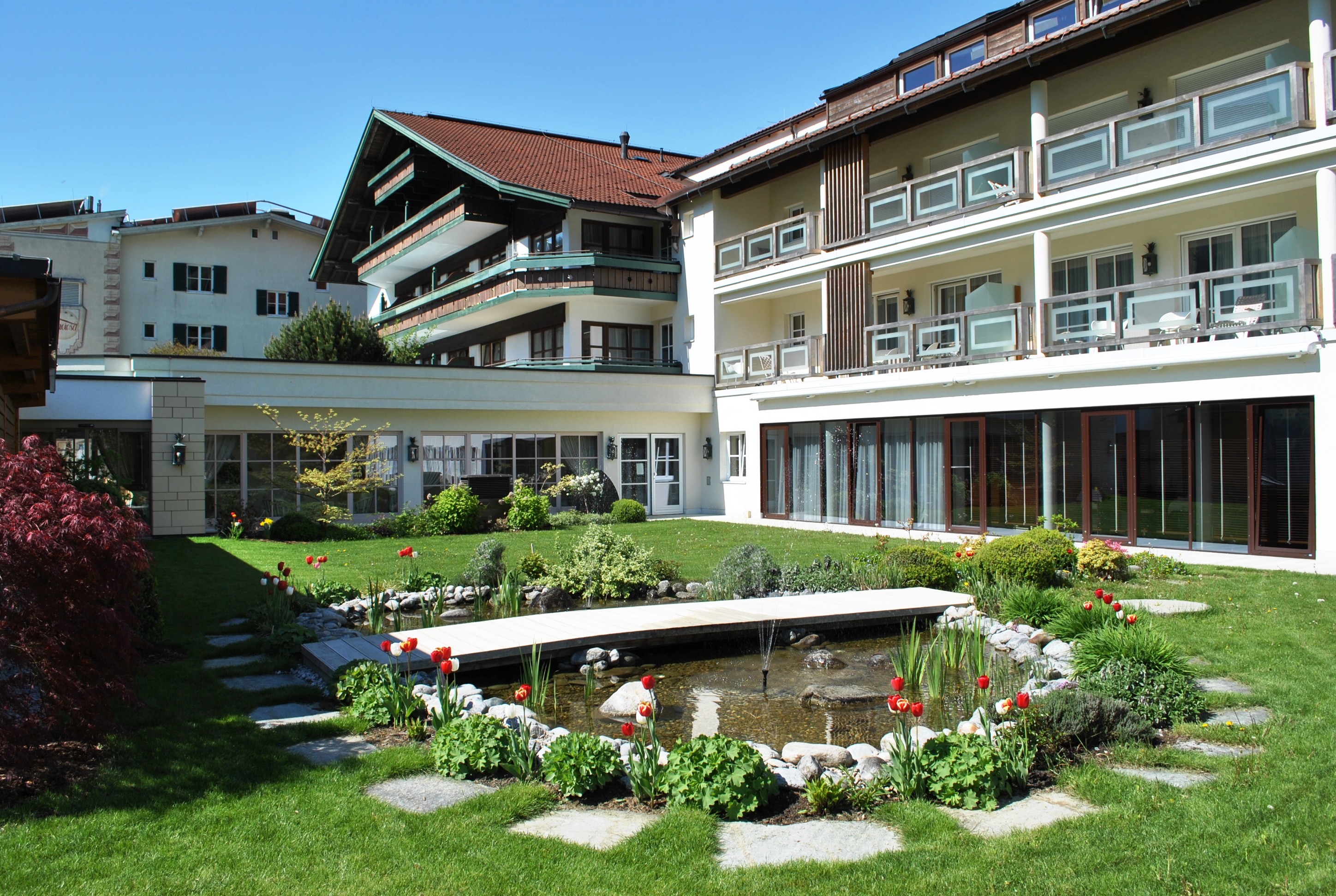 Zillertal 2016 Außenanlage mit Teich
