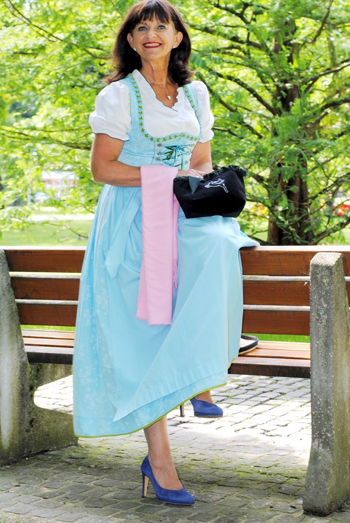 Blaues Dirndl