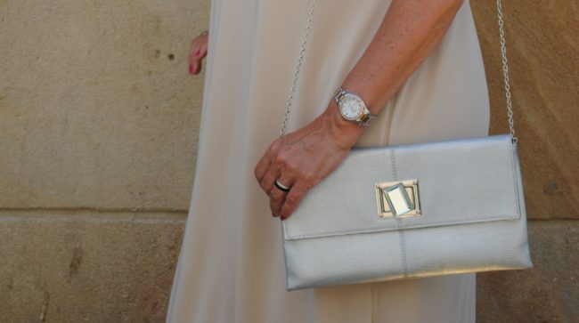 silberfarbige Handtasche