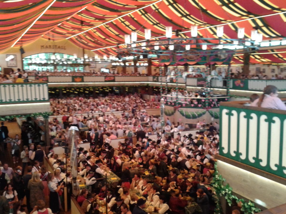 Im Oktoberfest Festzelt