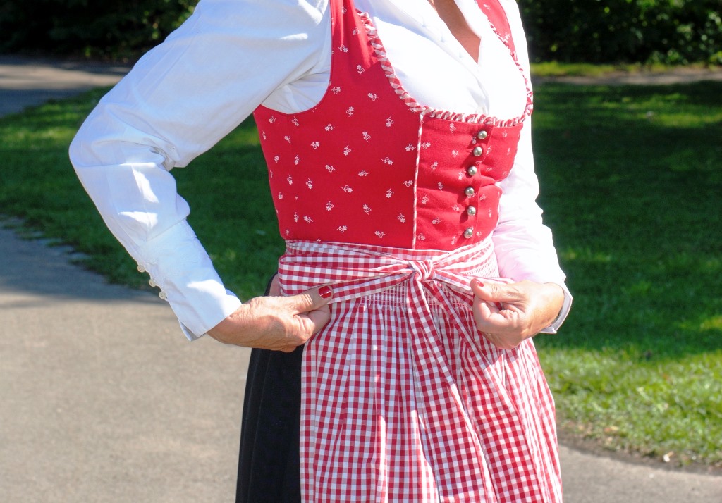 dirndlschleife-rechts