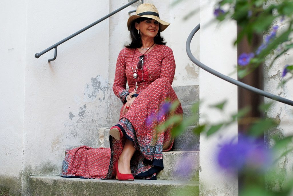 Sommer ade im Maxikleid im Boho-Stil