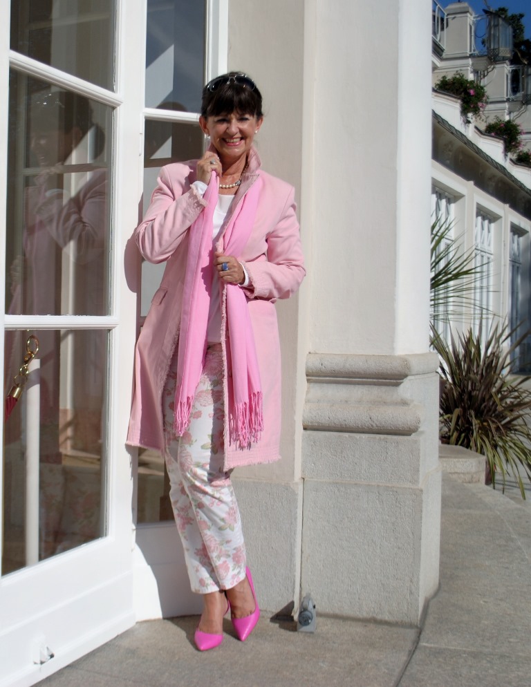 am-kurshaus-im-komplettlook