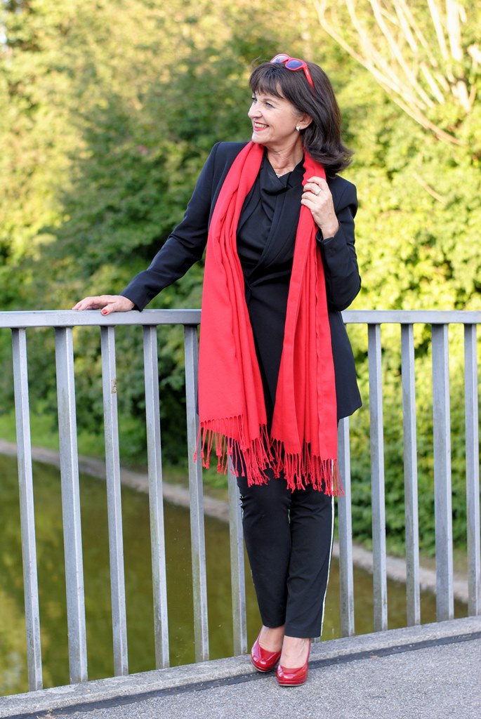 black-look-accessoires-in-rot-i