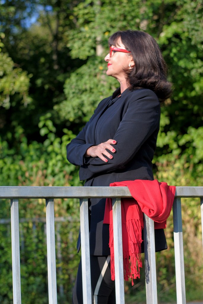 black-look-seitlich-am-gelaender