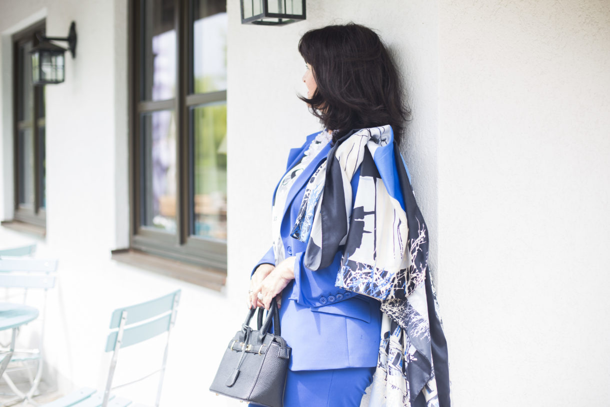 blauer-look-mit-tuch