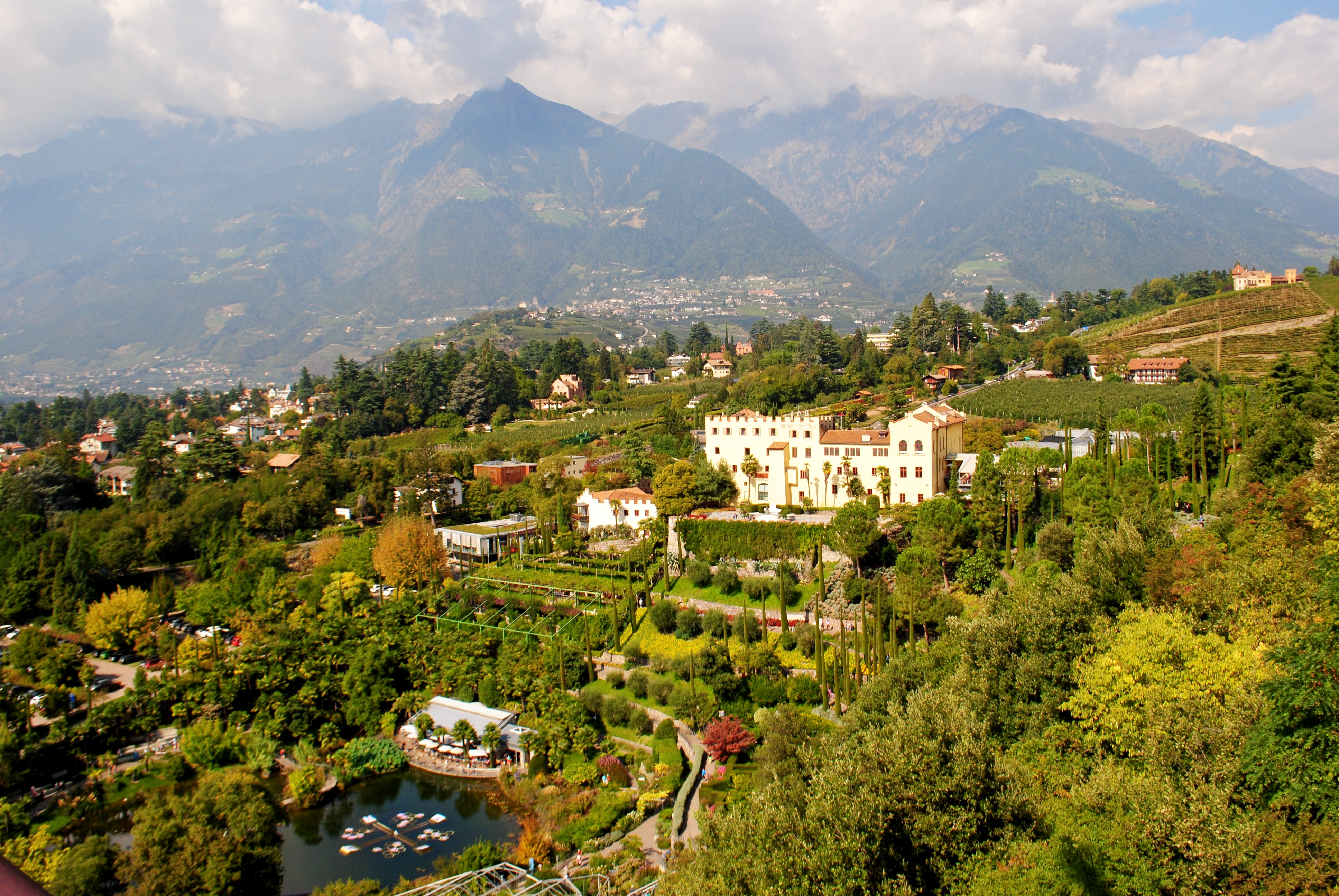 schloss-von-oben-und-see