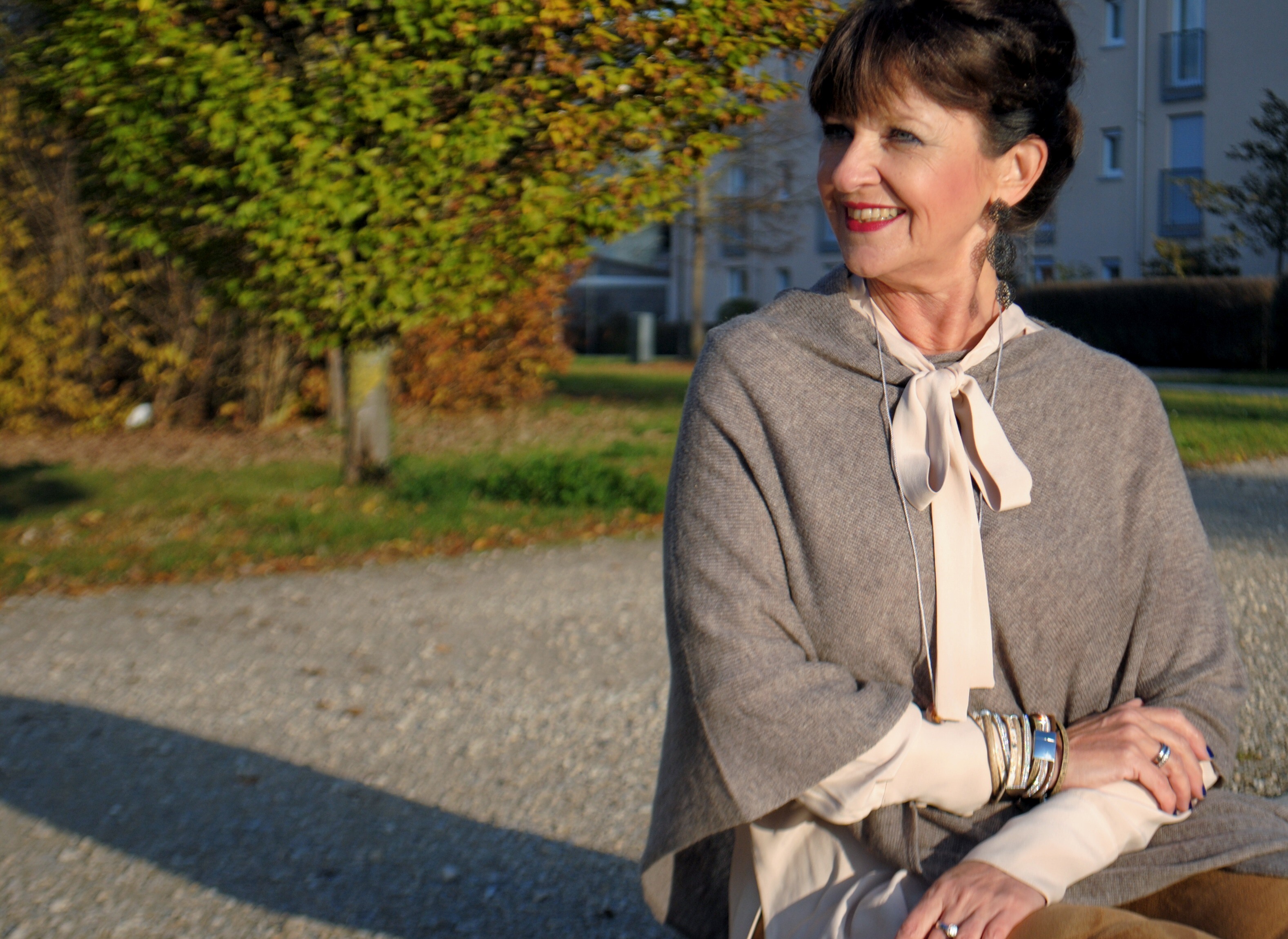 cape-seitlich-sitzend