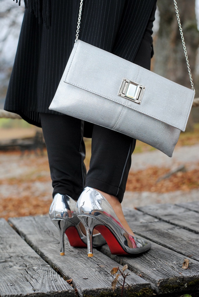 silberne-schuhe-und-tasche