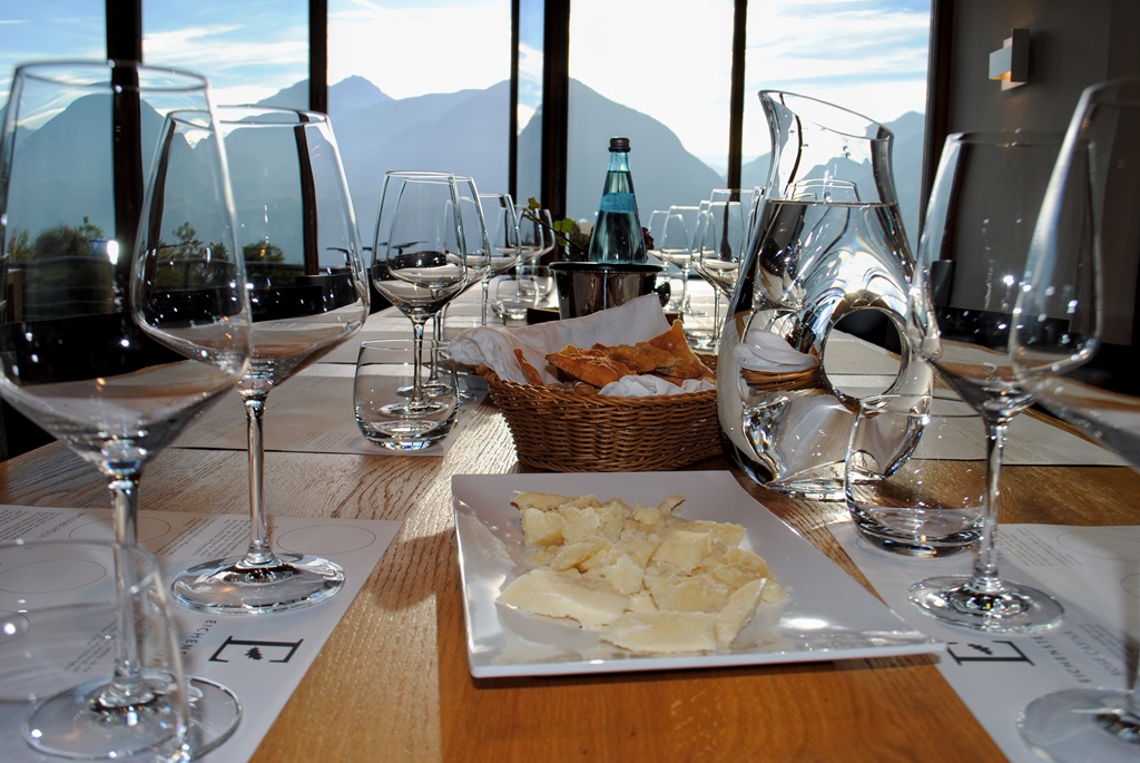 verkosten-mit-glaeser-und-essen