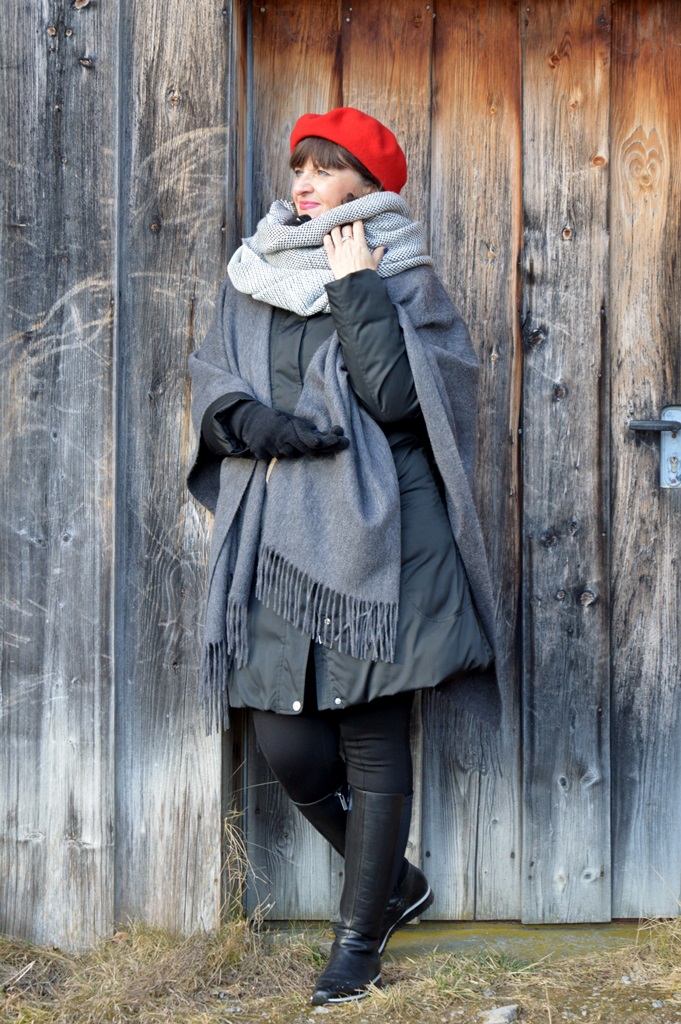 daunenjacke-mit-cape