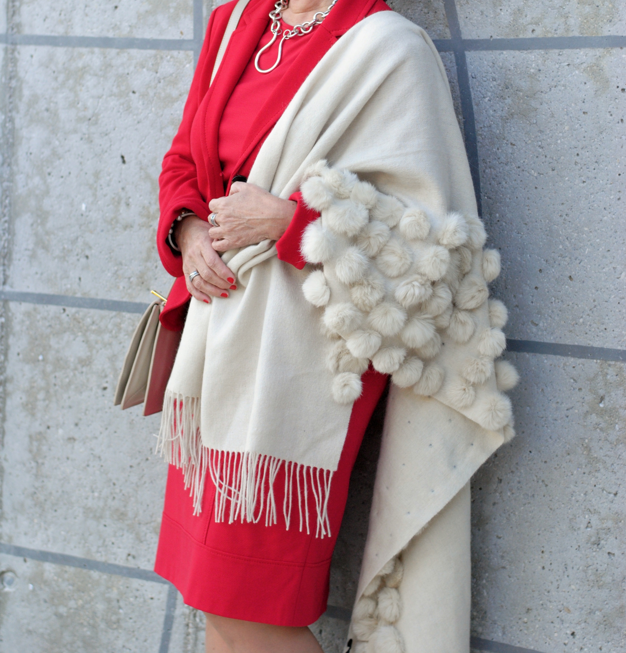 rotes-kostuem-helle-stola