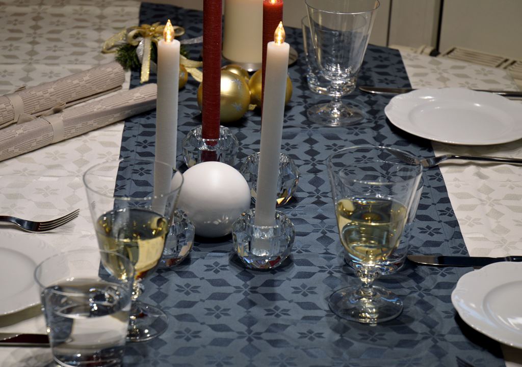 tischlaeufer-blau-komplett