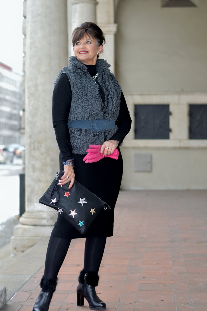 strickkleid-mit-weste-und-handschuhe