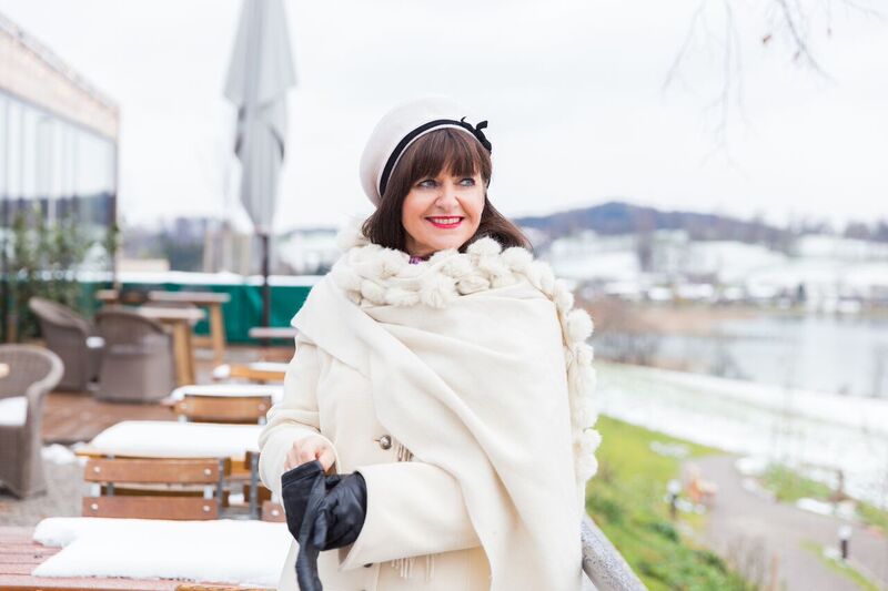 Weißer Wintermantel