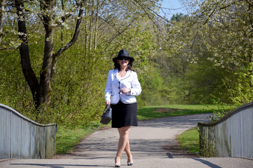 Look of the week – Black and White mit Rock und Jacke