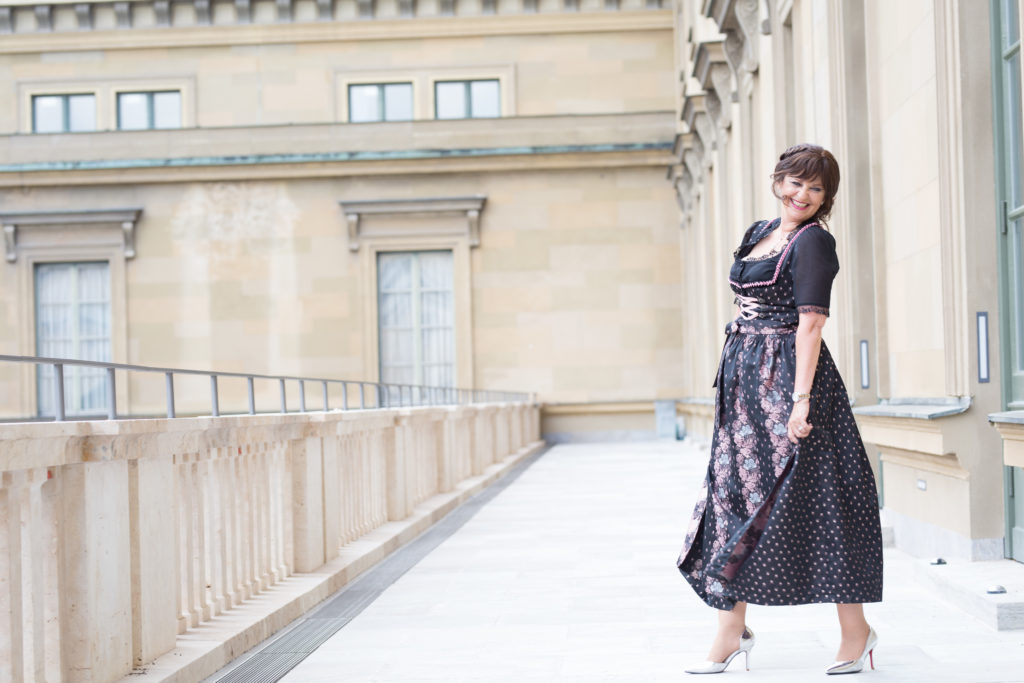 Im Abenddirndl zu JEDERMANN – Dresscode in Salzburg