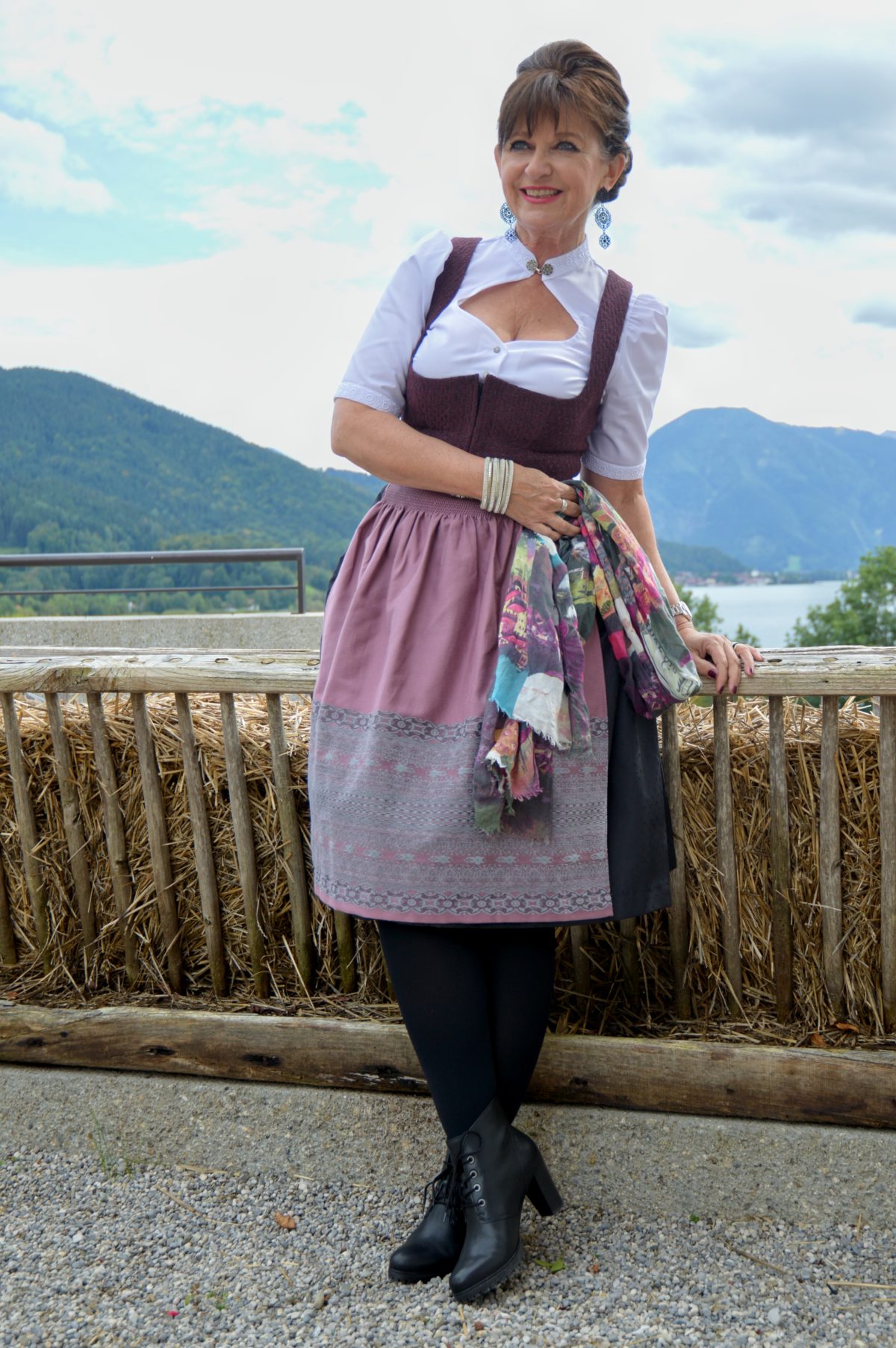 Dirndl für den Herbst - Martina Berg im flotten Dirndl