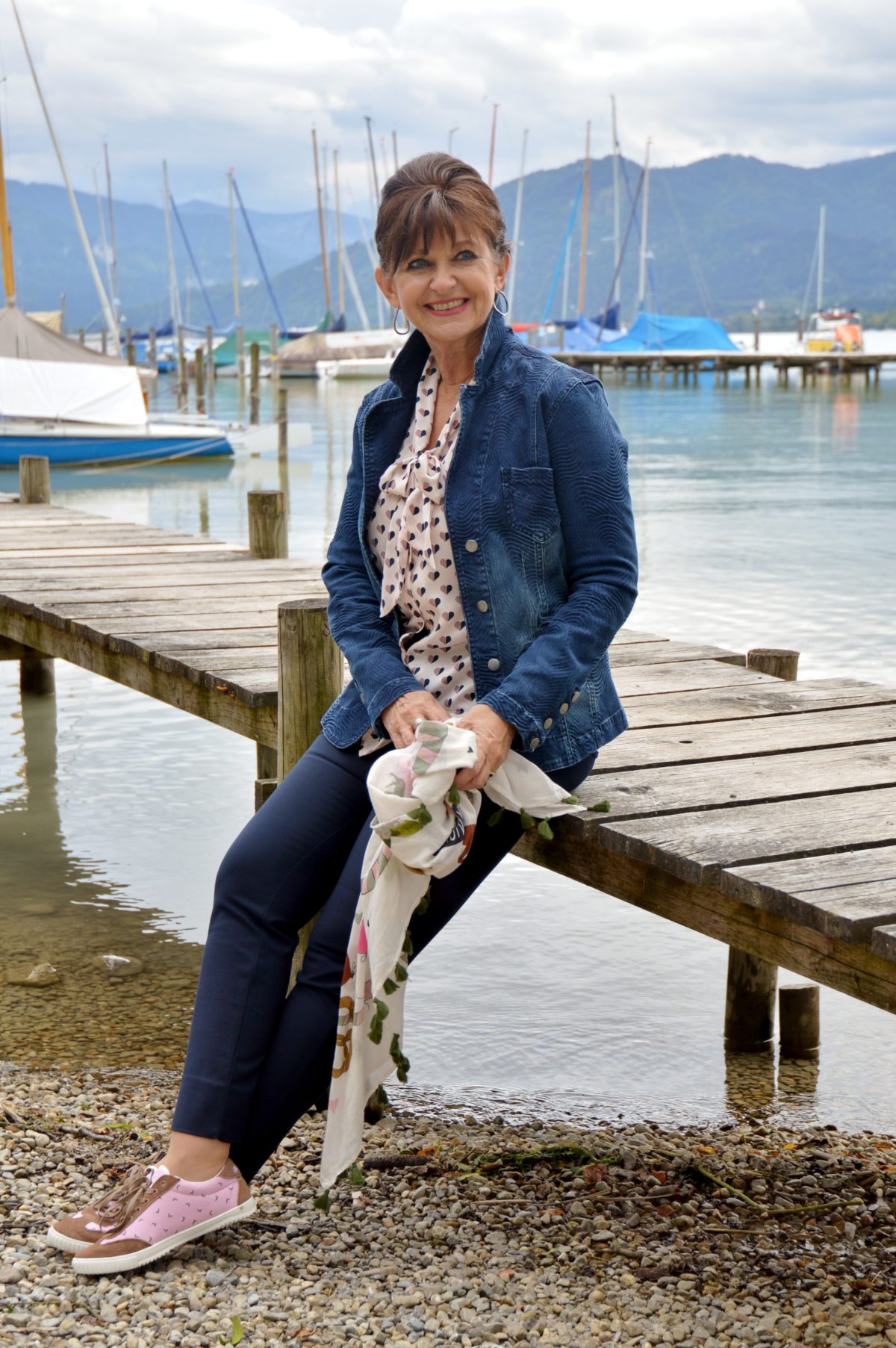 Jeansblazer mit Schluppenbluse