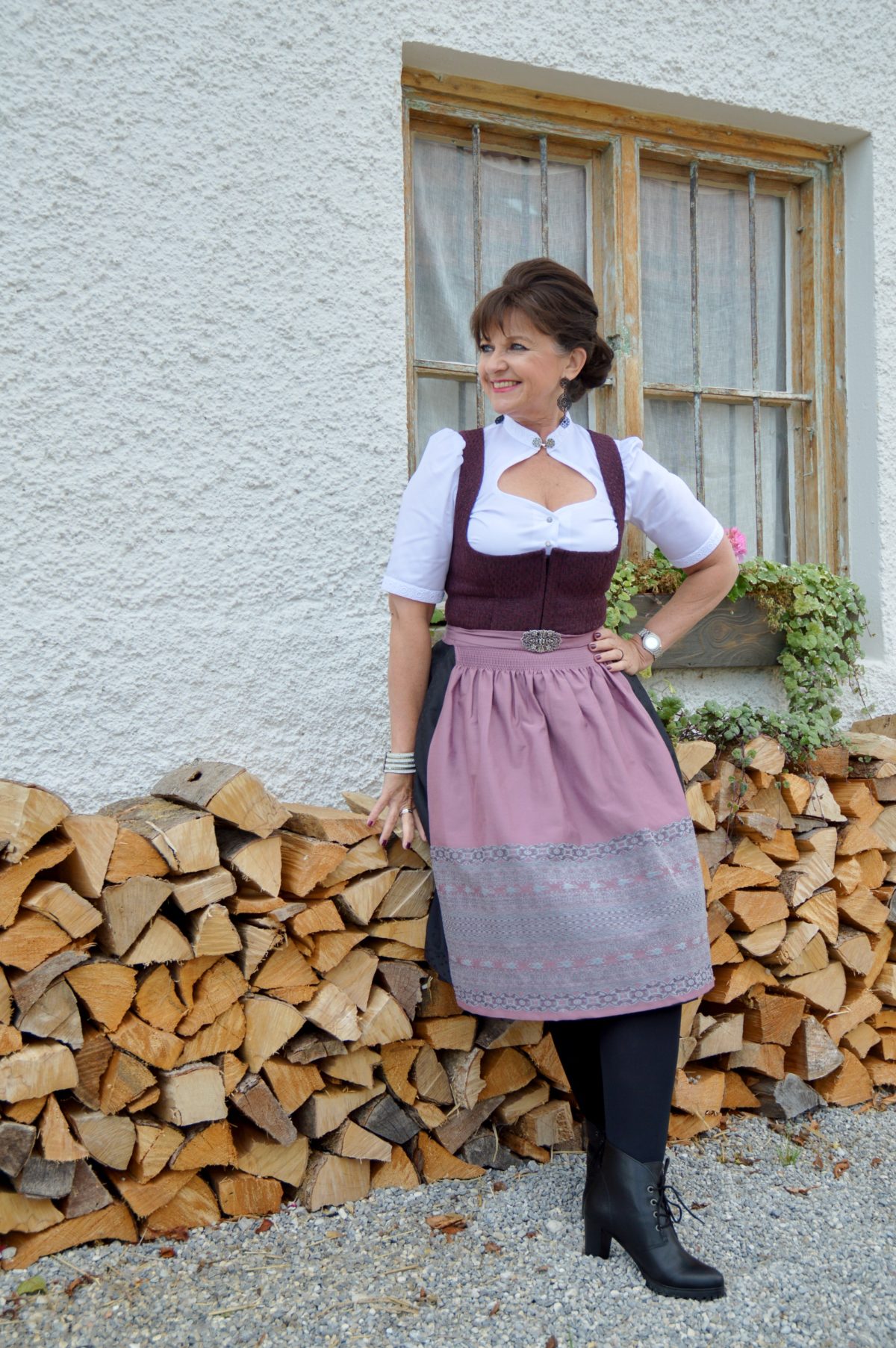 Herbstlook mit Dirndl - Martina Berg mit Dirndlbluse