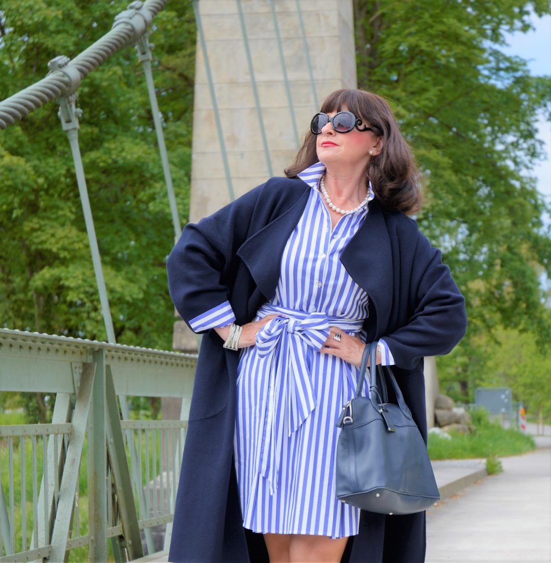 Hemblusenkleid mit Strickmantel