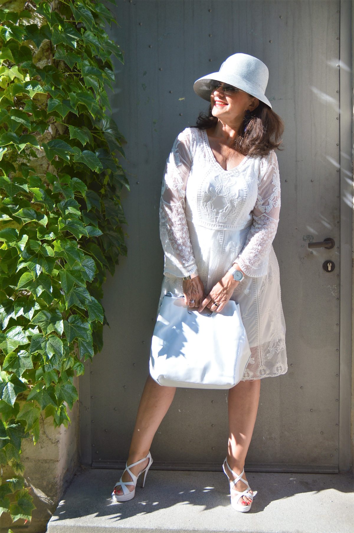 Spitzenkleid in weiß