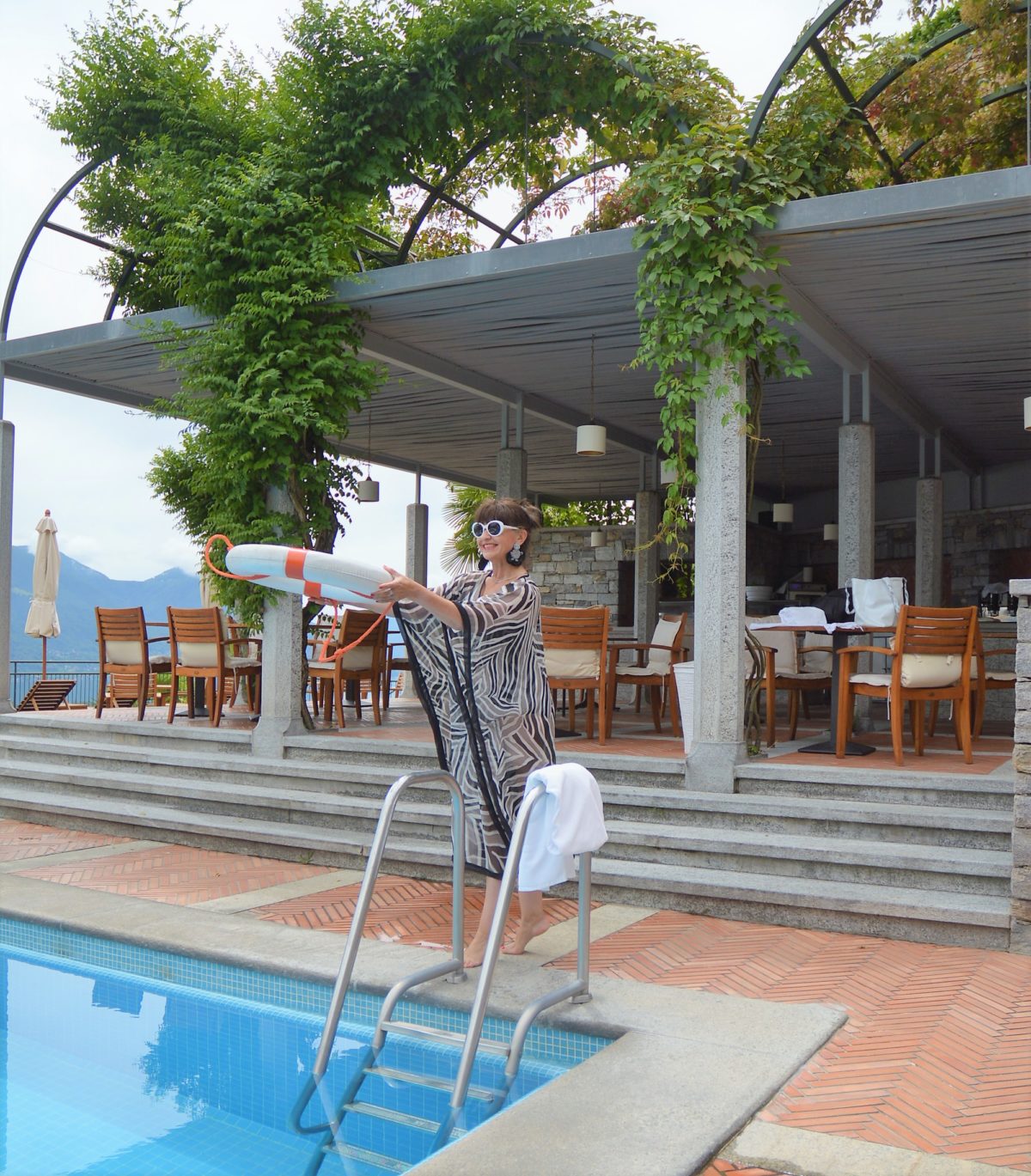 Kaftan in black and white