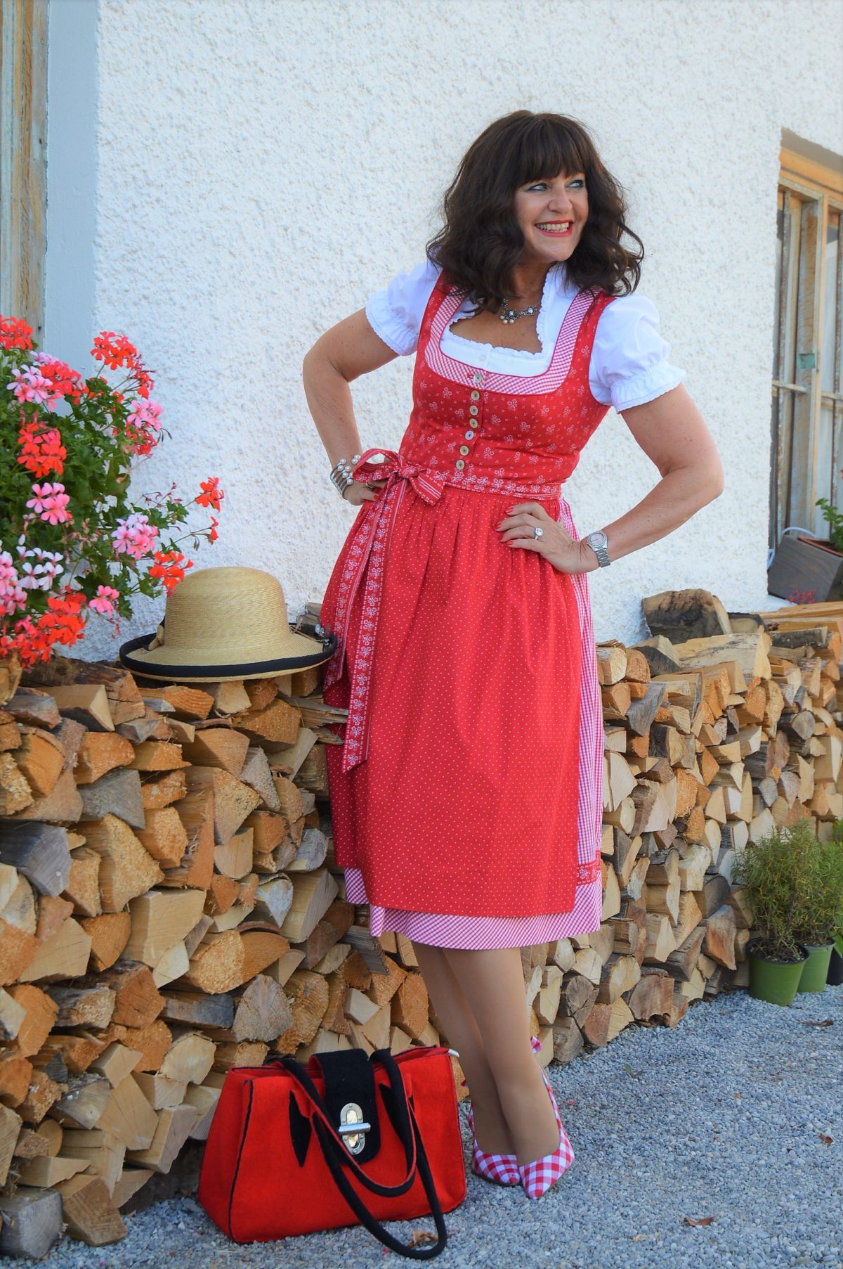 Dirndl rot mit Hut
