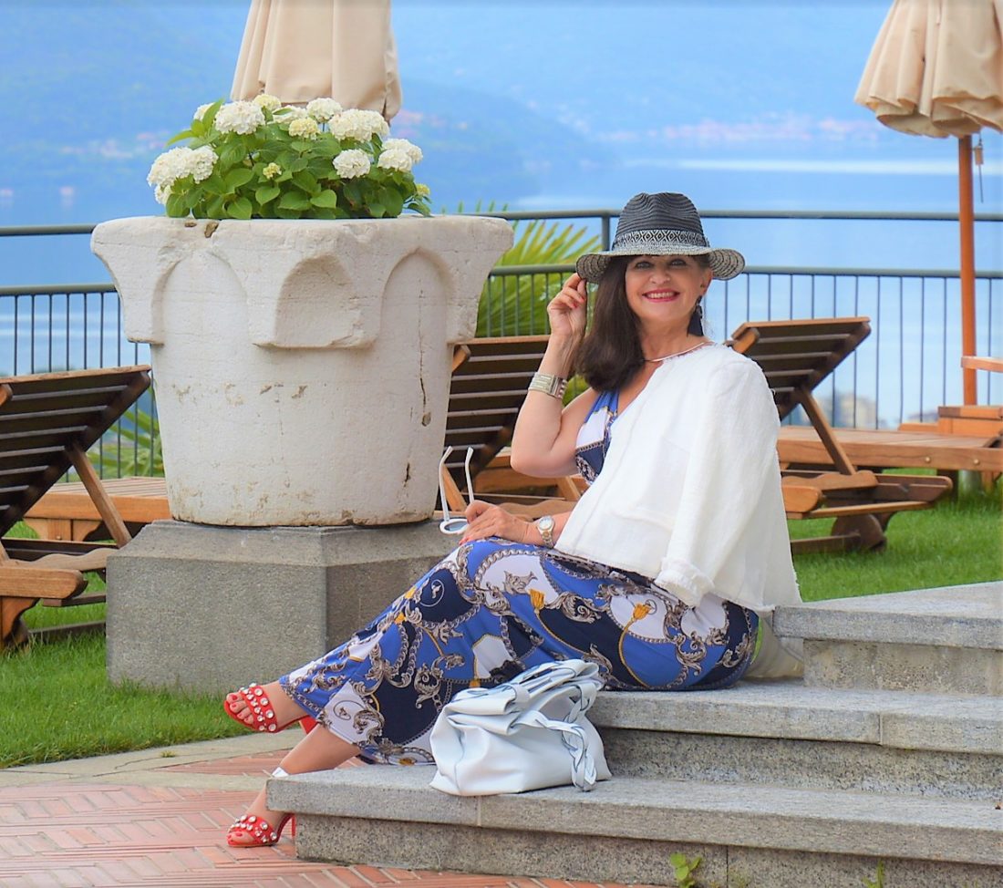 Maxikleid in blau-weiß