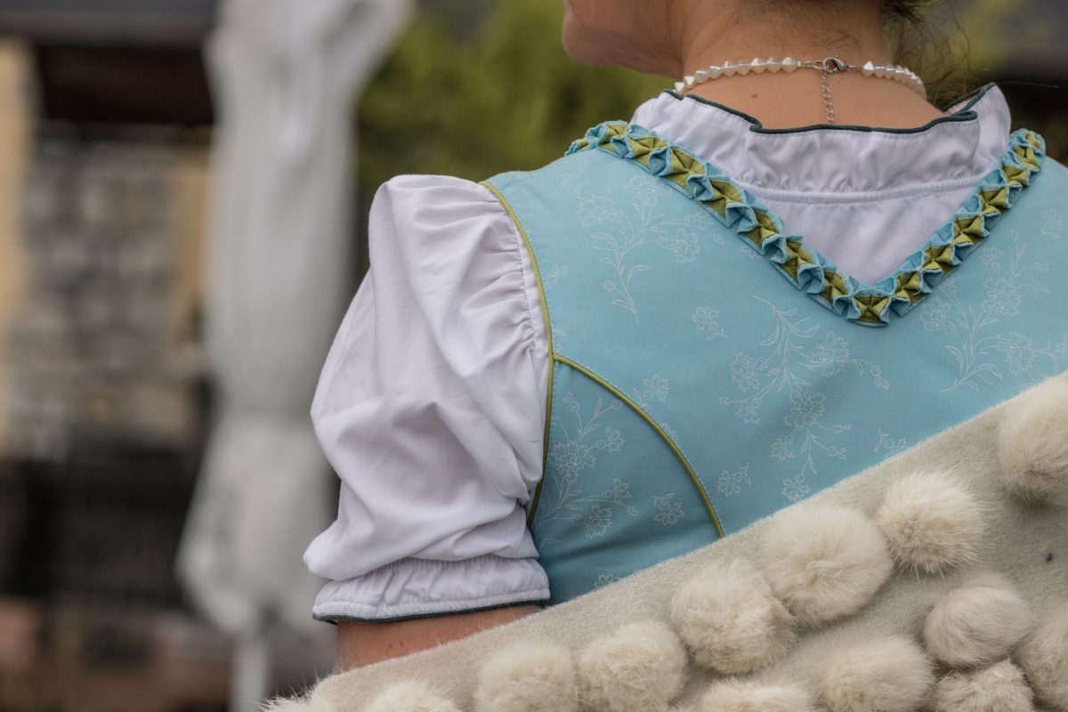 Verzierung am Dirndl
