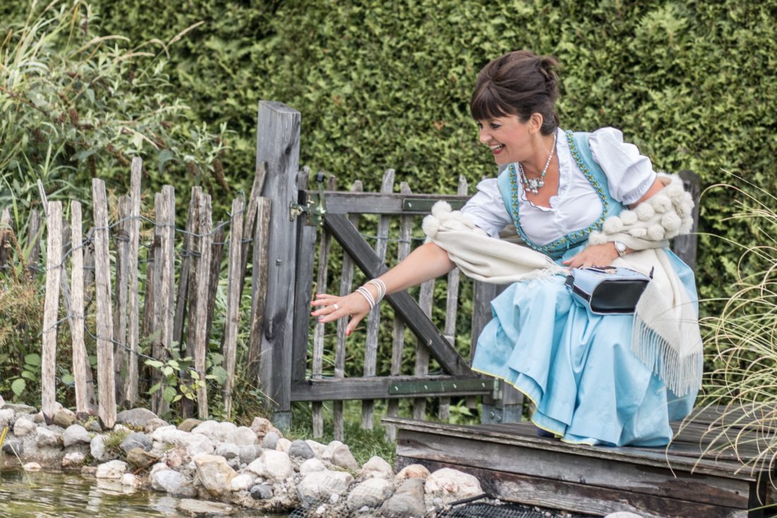 Blaues Dirndl zur Wiesn 2018