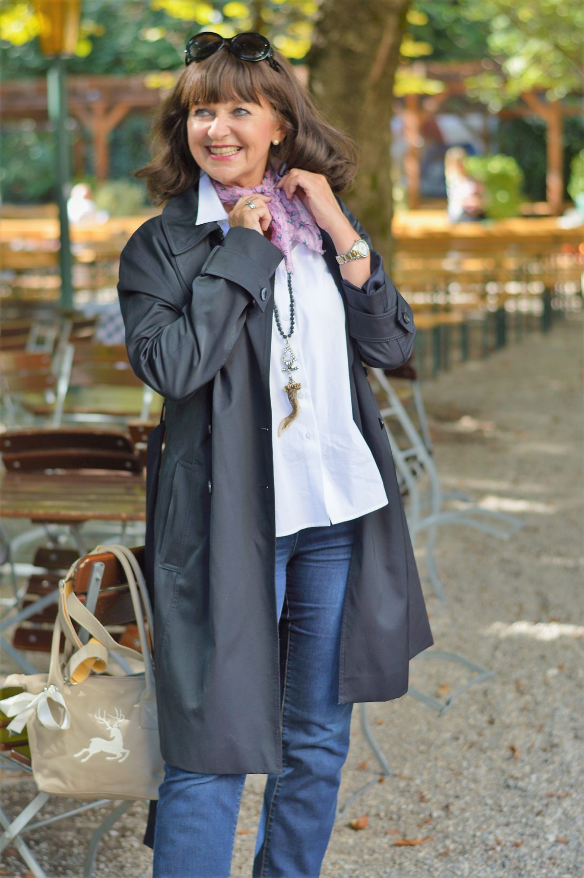 Dunkelblauer Trenchcoat Boss