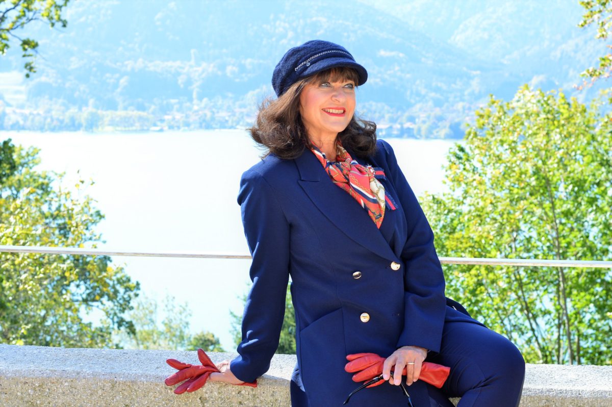 Blauer Übergangslook Heine