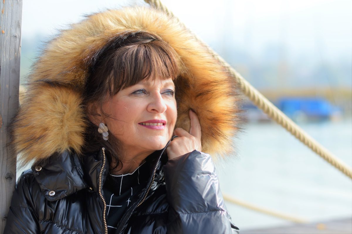 Jacke schwarz mit Kapuze