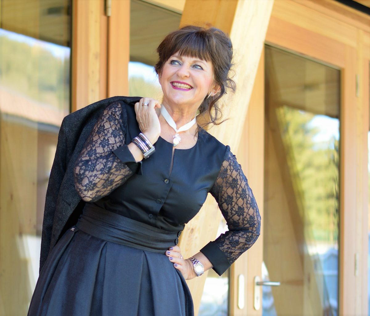 Bluse mit Spitzenärmeln