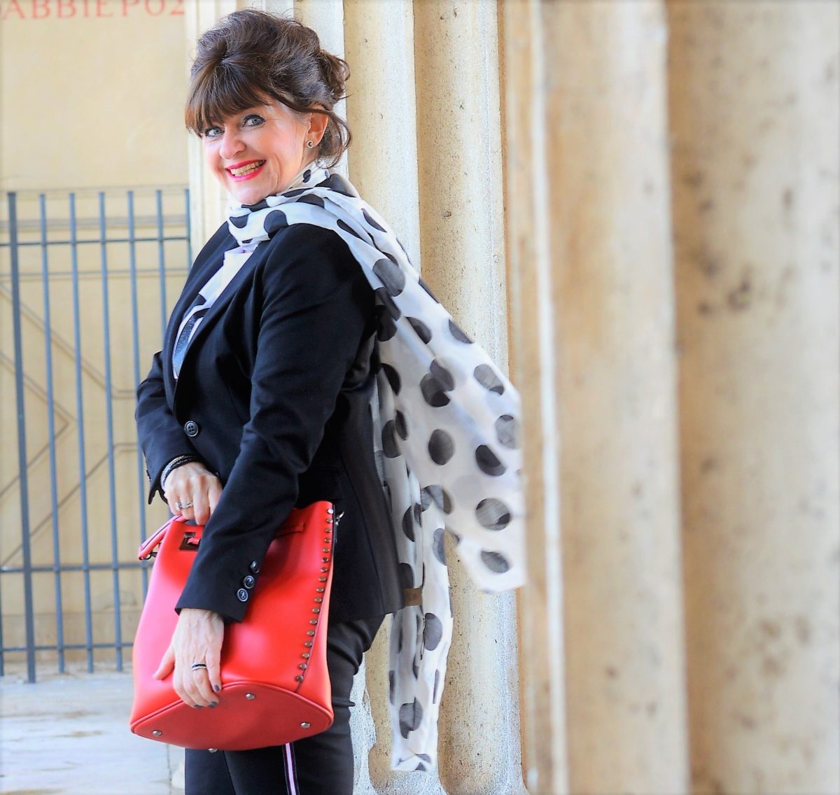 schwarzer Blazer mit Tasche