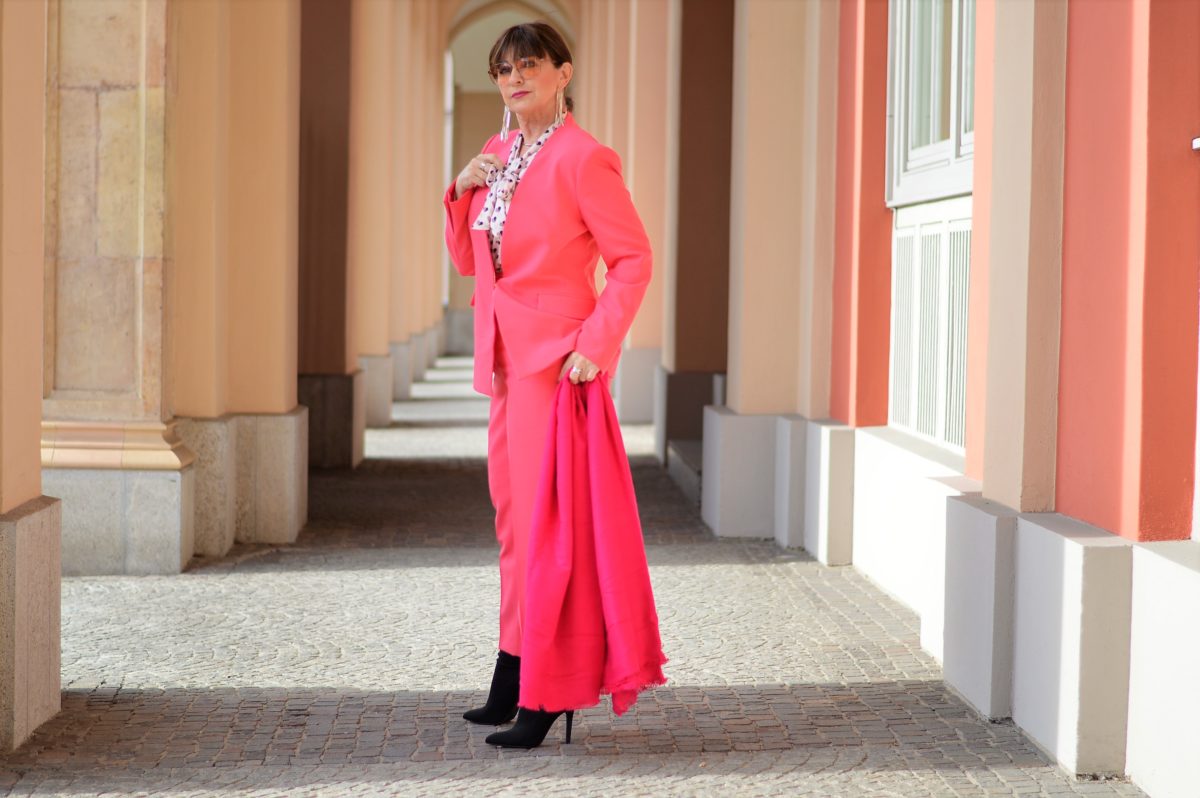 Moderischer Hsoenanzug