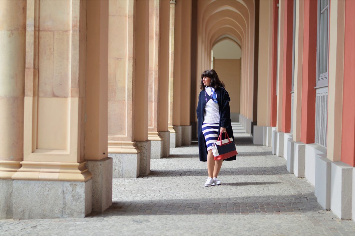 Langer Strickmantel in dunkelblau