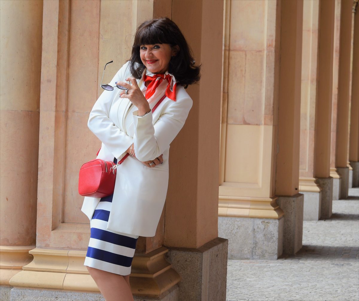 1 Teil - 5 Look mit weißem Blazer